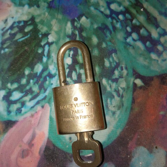 LV Lock & Key #332 - Picture 2 of 2